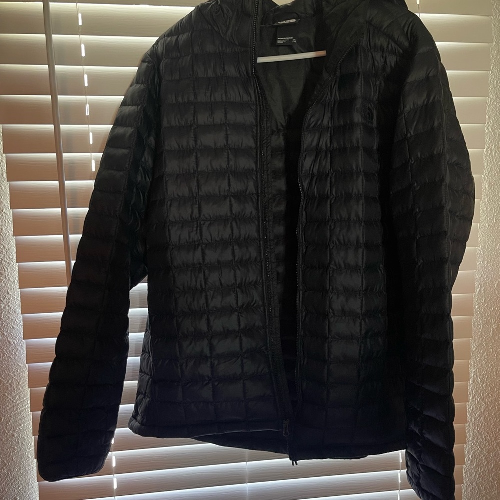 Women’s North Face jacket thermoball